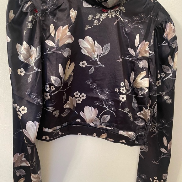 NWOT Express  long sleeve top - Picture 2 of 5